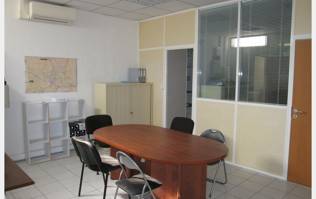 Annonces VENELLES : Local / Bureau | AIX-EN-PROVENCE (13100) | 62 m2 | 240 000 € 